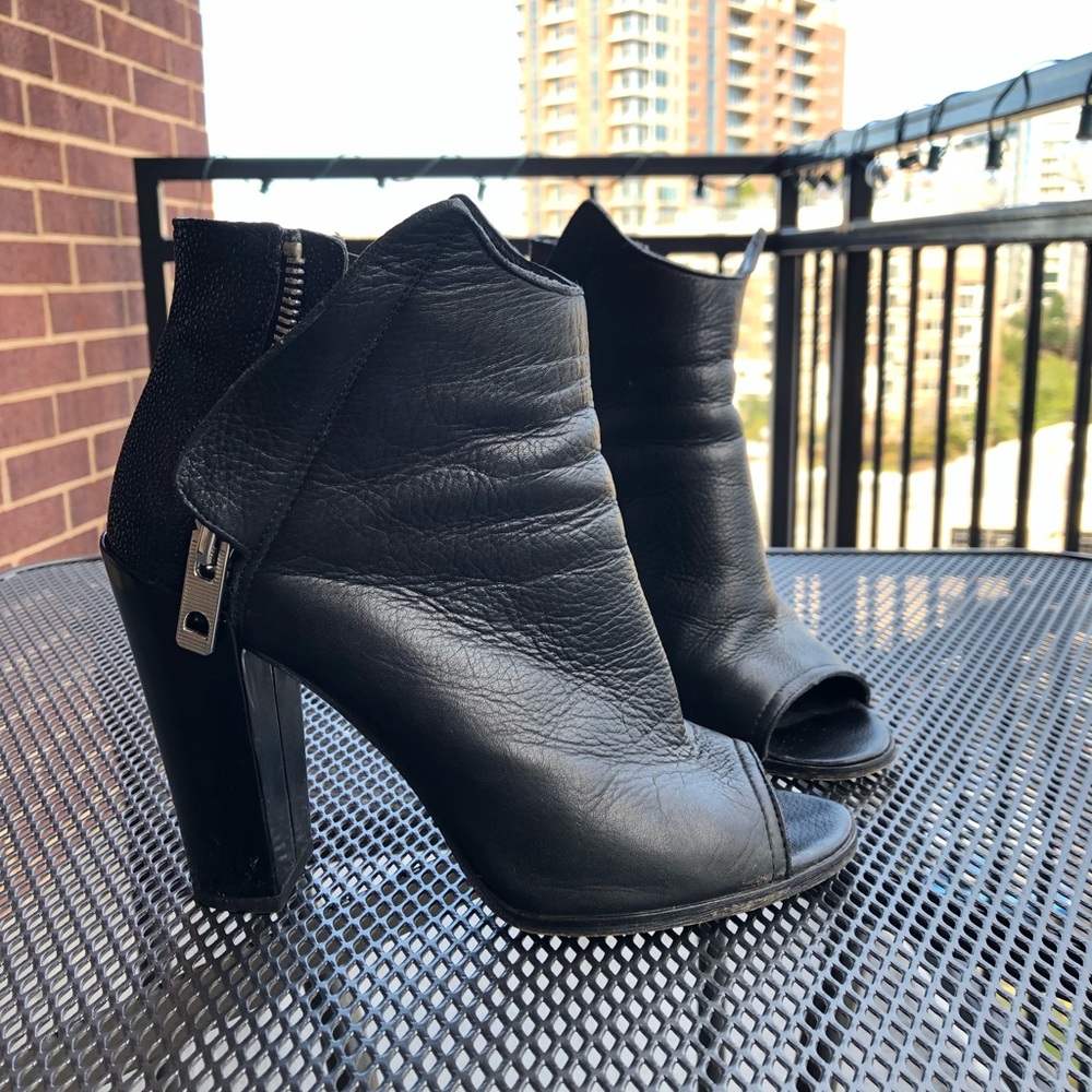 Dolce Vita Black peep toe booties sz 8